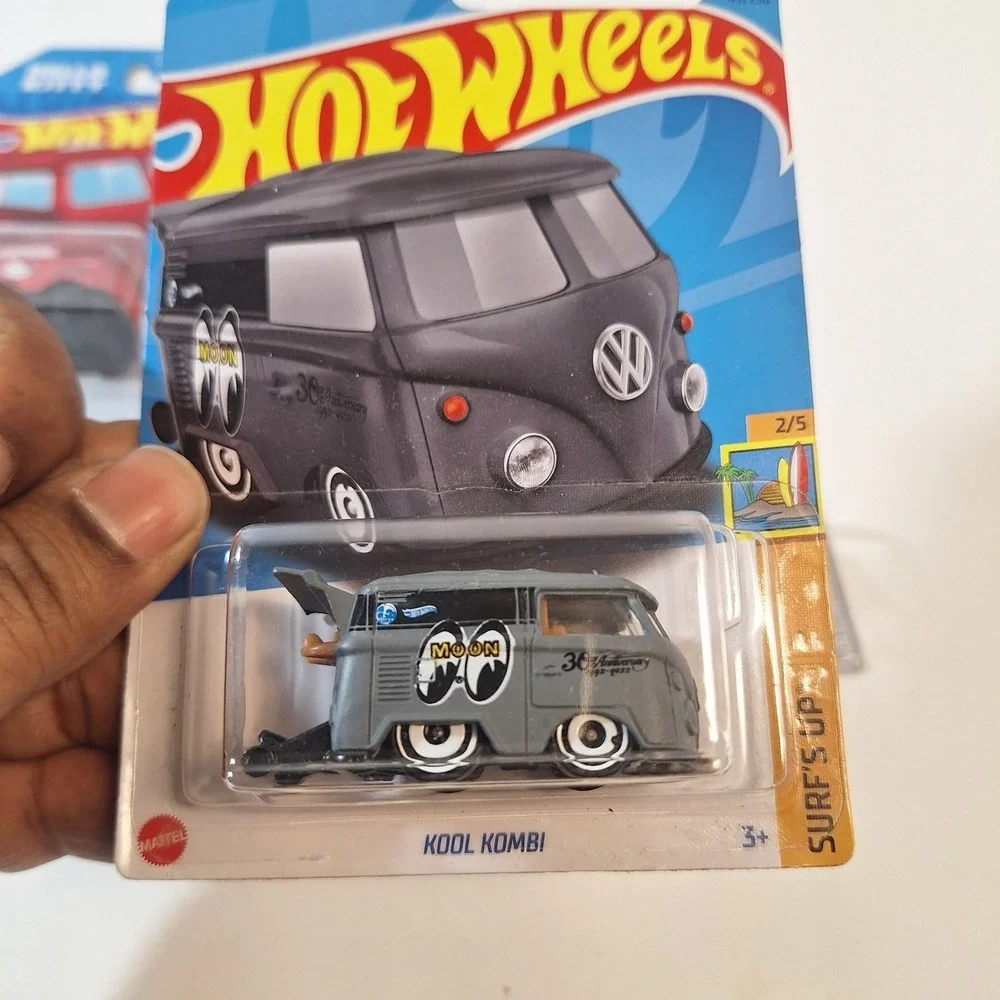 Hot Wheels Kool Kombi Target Red Edition/‎ Magnus Walker/ Moon Eyes